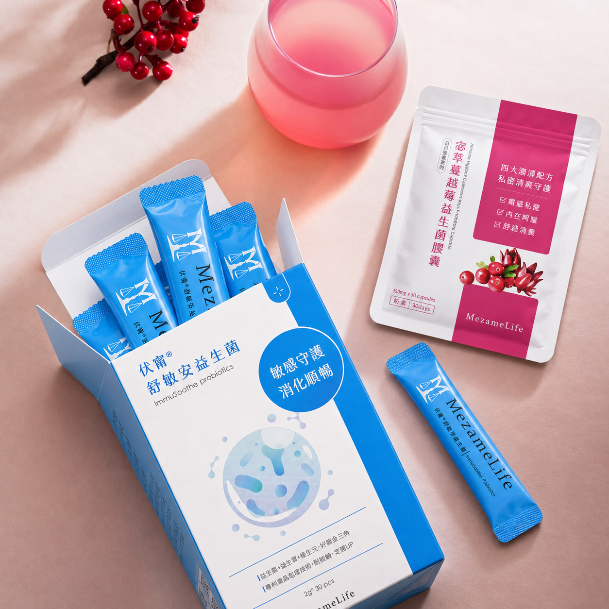 使之覺醒 伏甯® 舒敏安益生菌(ImmuSoothe probiotics)開盒粉包與蔓越莓益生菌膠囊鋁袋的平拍情境